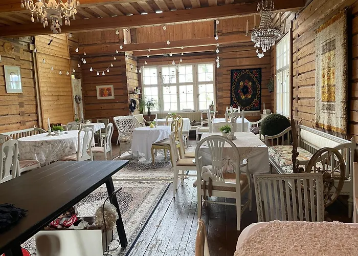 Tente de luxe Ruhtinaanmaeen Spider Tree Tent Savitaipale